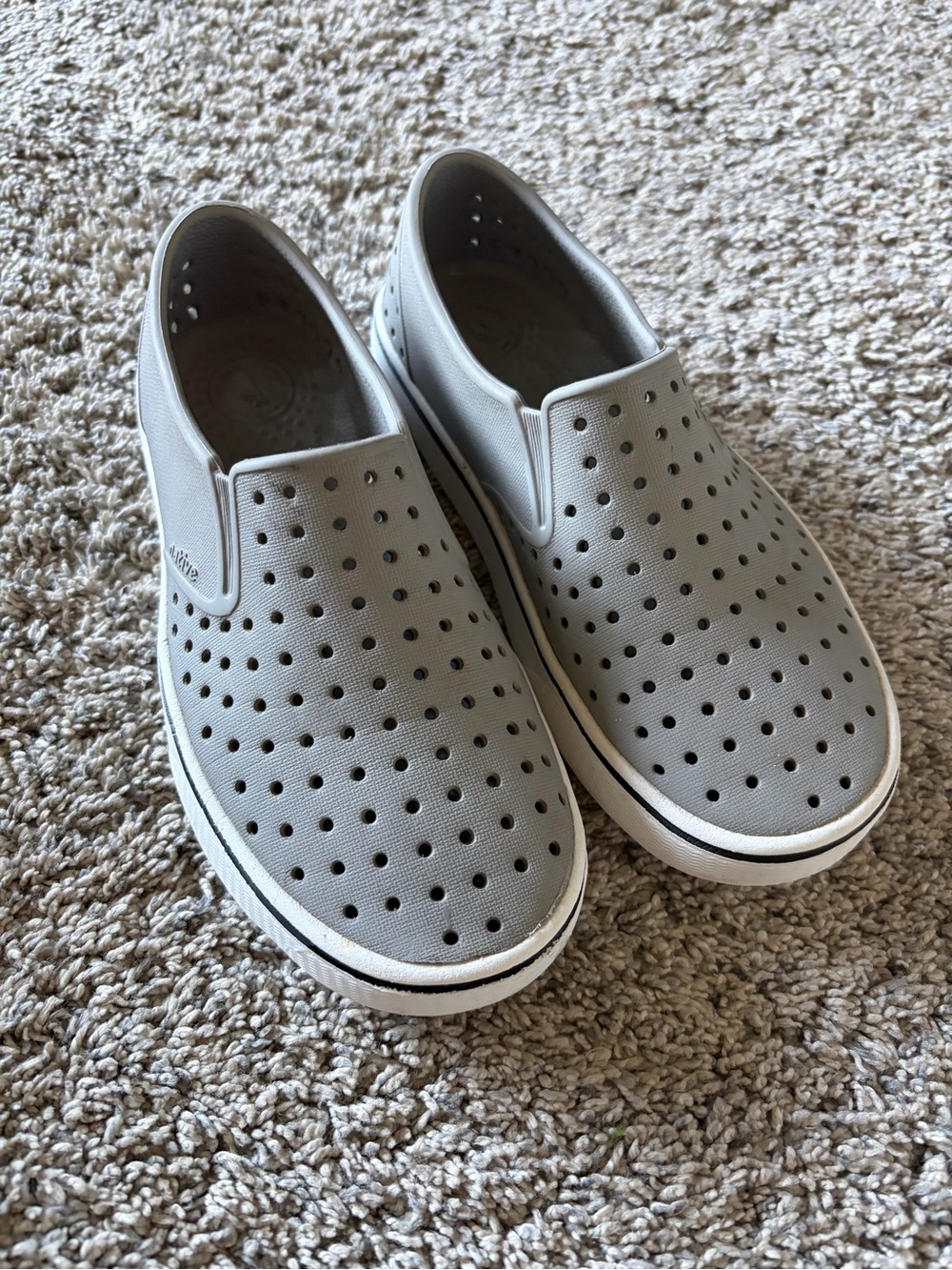 Native Youth Miles Slip-On sandals in Gray & White